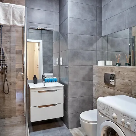 10th Floor Unii Lubelskiej By Bookinghost * Poznan